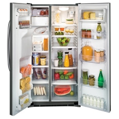 O refrigerador Side by Side GE 23 ZS2LFBSS cheio refrigerador Side by Side GE 23 ZS2LFBSS cheio