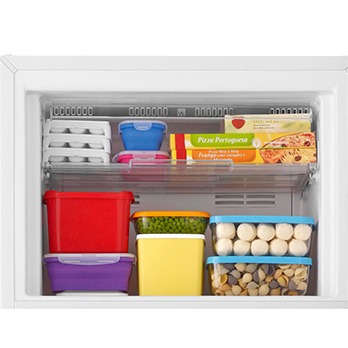 O freezer é espaçoso refrigerador Consul Bem Estar CRM45B freezer