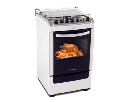 Mais facilidade na hora de retirar os pratos do forno - O Chef Grill possui prateleiras deslizantes no forno Mais facilidade na hora de retirar os pratos do forno - O Chef Grill possui prateleiras deslizantes no forno