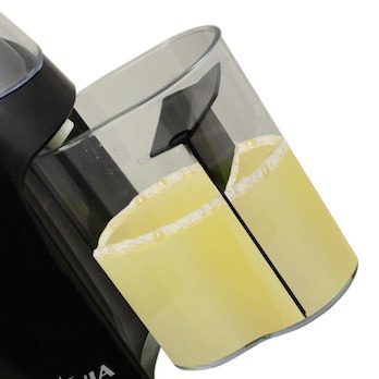 A Big Apple tem jarra de 450 ml com separador Centrífuga Britânia BRCT Big Apple jarra