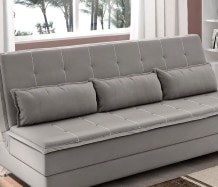 A imagem mostra uma sala de estar com um sofá cama na cor cinza linkando para a coleção Sofás Camas
