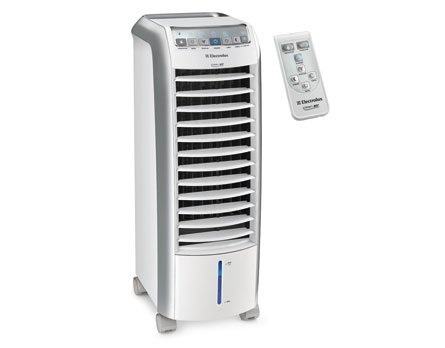 Climatizador de Ar Electrolux CL07F Frio com controle remoto - Aparelho com rodinhas e puxador retrátil para facilitar o transporte 