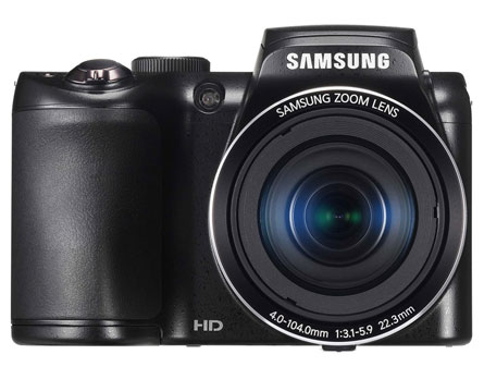 Câmera Samsung WB100 Preta LCD 16.2MP Zoom Óptico 26x Vídeo HD Foto Panorâmica Foto 3D Detector Face Sorriso Cartão SDHC 4GB