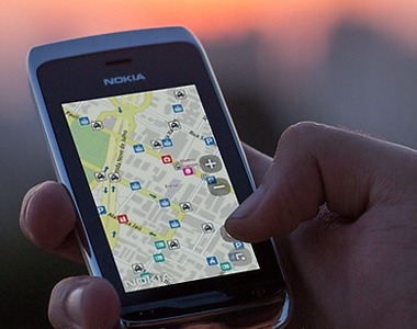 Ouça músicas, jogue e localize-se com esse telefone da Nokia