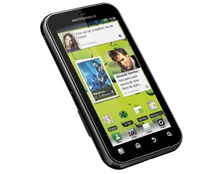 O celular desbloqueado Motorola Defy MB526 Titânio, deitado