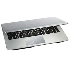 notebook Asus N46VM V3081Q de frente