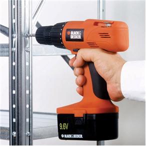 furadeira e parafusadeira Black Decker CD961 BR uso
