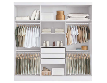 Amplo espaço interno - Organize suas roupas no cabideiro, no calceiro ou nas gavetas